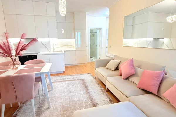 Shtepi me qera 2+1 ne Tirane - 1,100 Euro