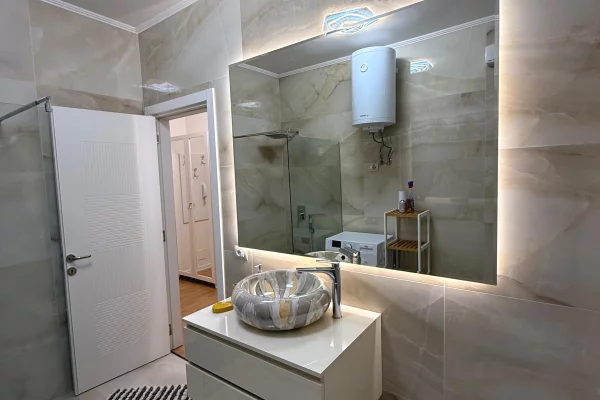 Shtepi me qera Apartament ne Tirane, 2+1, Mobilimi E mobiluar, Pagesa 1,100  Euro.