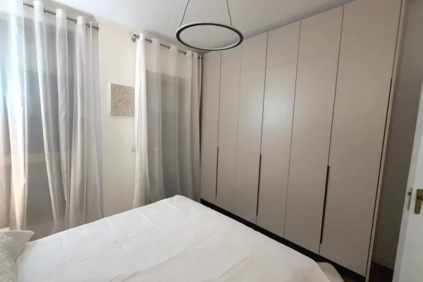 Shtepi me qera Apartament ne Tirane, 1+1, Mobilimi E mobiluar, Pagesa 50,000  Leke.