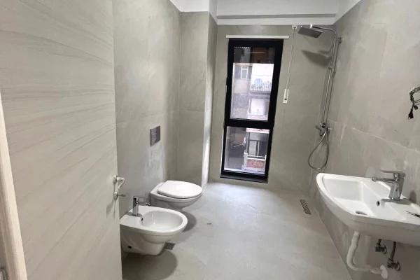 🏢 Ambiente per Zyra ne Myslym Shyri Gati per Perdorim!