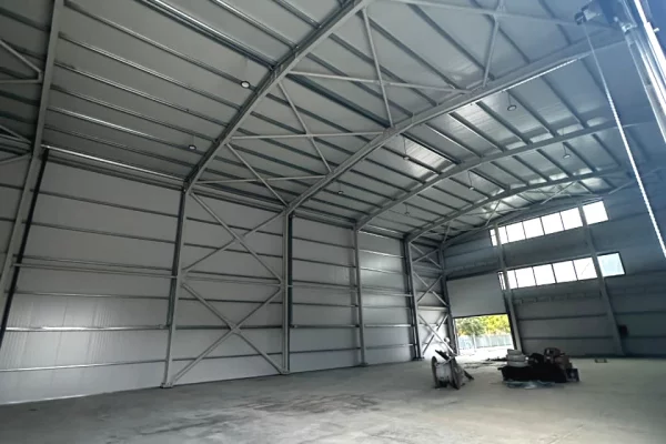 Ambiente Commerciale in Affitto 4+1 a Tirana - 2,700 Euro