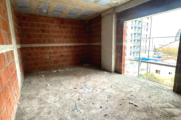 Shtepi ne shitje Apartament ne Tirane, 2+1, Mobilimi Bosh, pa mobiluar, Pagesa 185,000  Euro.