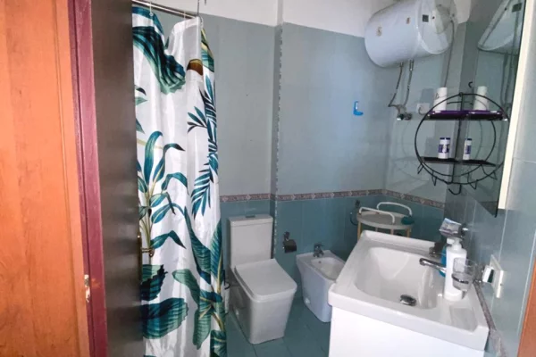 Shtepi ne shitje Apartament ne Tirane, 2+1, Mobilimi E mobiluar, Pagesa 115,000  Euro.