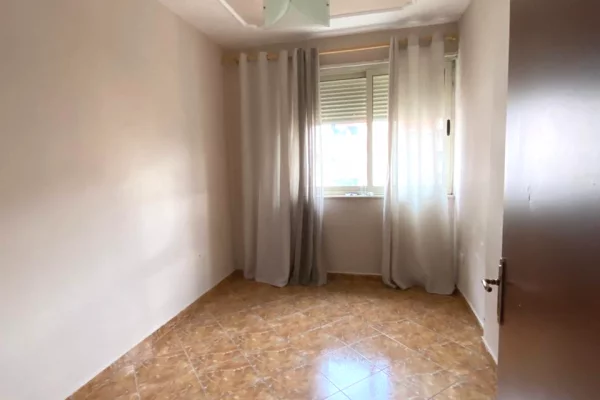 Shtepi ne shitje Apartament ne Tirane, 2+1, Mobilimi E mobiluar, Pagesa 115,000  Euro.