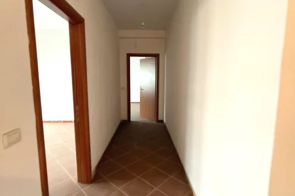 Shtepi ne shitje Apartament ne Tirane, 2+1, Mobilimi Bosh, pa mobiluar, Pagesa 230,000  Euro.