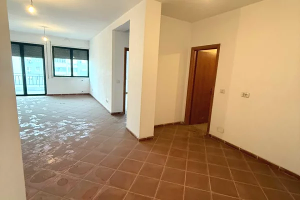 Shtepi ne shitje Apartament ne Tirane, 2+1, Mobilimi Bosh, pa mobiluar, Pagesa 230,000  Euro.