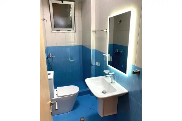 Shtepi ne shitje Apartament ne Tirane, 2+1, Mobilimi E mobiluar, Pagesa 195,000  Euro.