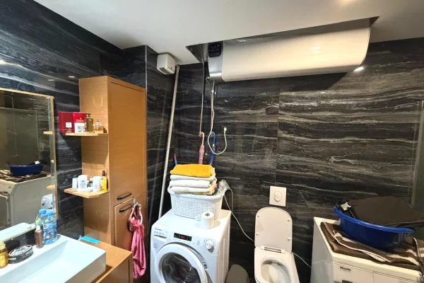 Shtepi ne shitje Apartament ne Tirane, 2+1, Mobilimi E mobiluar, Pagesa 350,000  Euro.