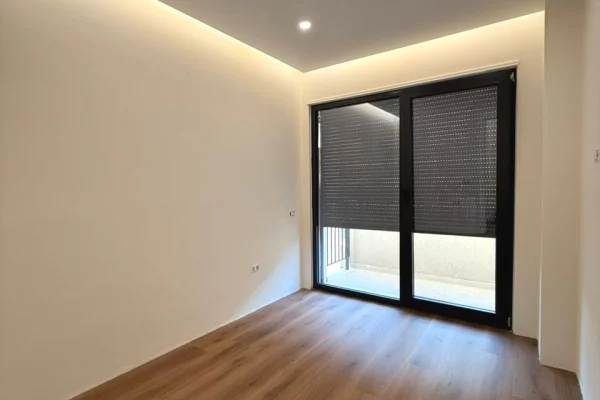 Shtepi ne shitje Apartament ne Tirane, 2+1, Mobilimi Bosh, pa mobiluar, Pagesa 330,000  Euro.