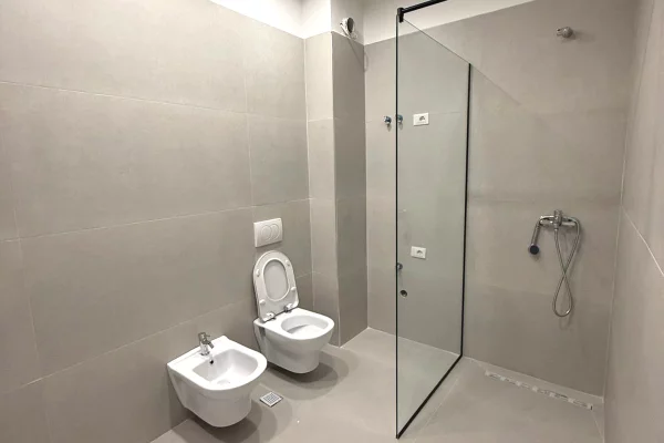 Shtepi ne shitje Apartament ne Tirane, 2+1, Mobilimi Bosh, pa mobiluar, Pagesa 330,000  Euro.