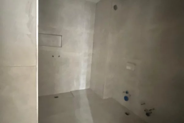 Shtepi ne shitje Apartament ne Tirane, 3+1, Mobilimi Bosh, pa mobiluar, Pagesa 340,000  Euro.