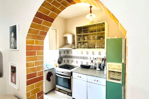 Shtepi ne shitje Apartament ne Tirane, 2+1, Mobilimi E mobiluar, Pagesa 130,000,000  Leke.