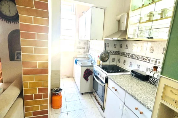 Shtepi ne shitje Apartament ne Tirane, 2+1, Mobilimi E mobiluar, Pagesa 130,000,000  Leke.