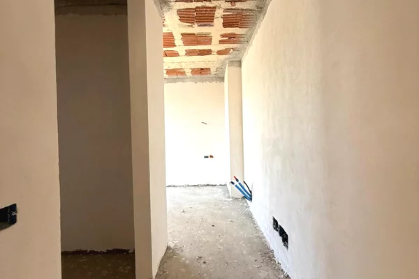 Shtepi ne shitje Vila Luksoze ne Tirane, 4+1, Mobilimi Bosh, pa mobiluar, Pagesa 850,000  Euro.