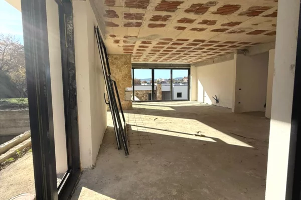 House for Sale 4+1 in Tirana - 850,000 Euro