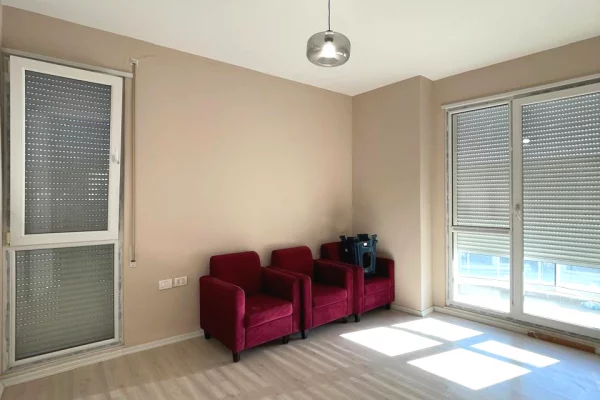Shtepi ne shitje Apartament ne Tirane, 3+1, Mobilimi E mobiluar, Pagesa 150,000  Euro.