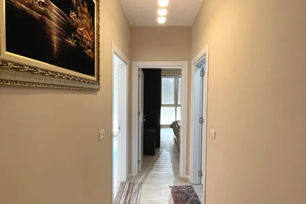 Shtepi ne shitje Apartament ne Tirane, 3+1, Mobilimi E mobiluar, Pagesa 150,000  Euro.