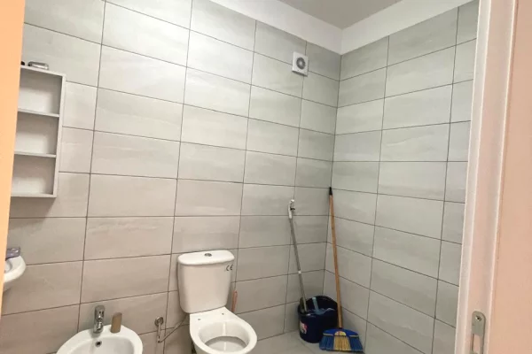 Shtepi ne shitje Apartament ne Tirane, 3+1, Mobilimi E mobiluar, Pagesa 150,000  Euro.