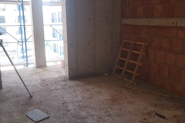 Shtepi ne shitje Apartament ne Tirane, 2+1, Mobilimi Bosh, pa mobiluar, Pagesa 153,500  Euro.