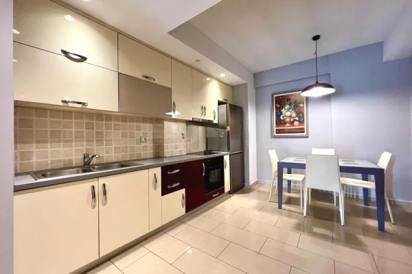 Shtepi ne shitje Apartament ne Tirane, 2+1, Mobilimi E mobiluar, Pagesa 195,000  Euro.