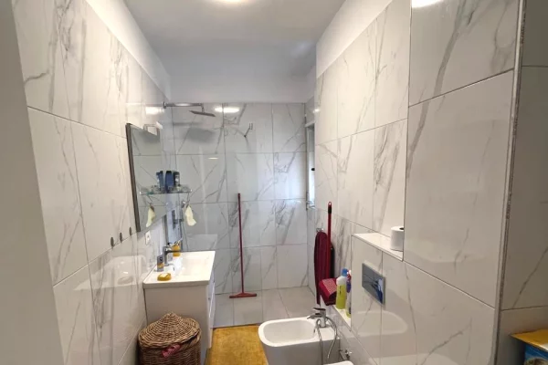 Shtepi ne shitje Apartament ne Tirane, 2+1, Mobilimi E mobiluar, Pagesa 205,000  Euro.