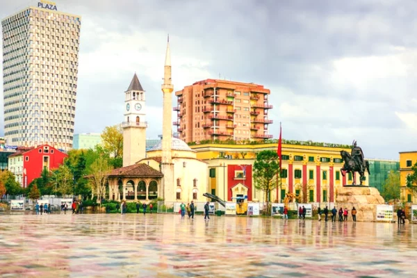 Ambient biznesi me qera 1+1 ne Tirane - 320,000 Leke