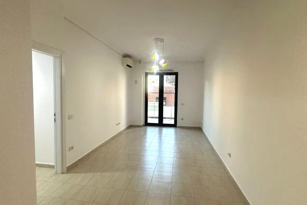 Ambient biznesi me qera 3+1 ne Tirane - 105,000 Leke