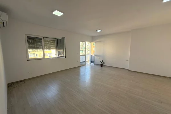 Ambient biznesi me qera 3+1 ne Tirane - 100,000 Leke