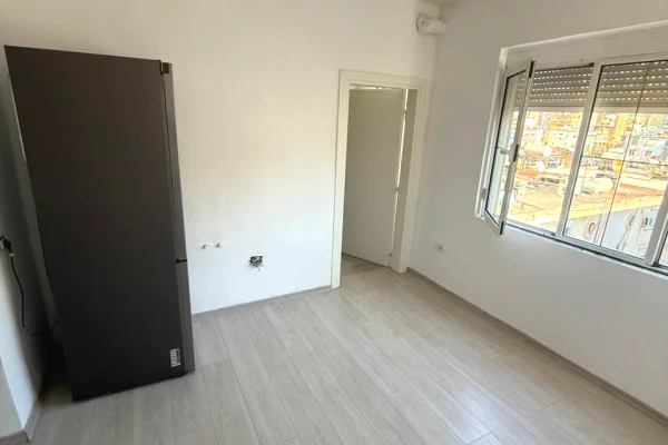 Ambient biznesi me qera 3+1 ne Tirane - 100,000 Leke