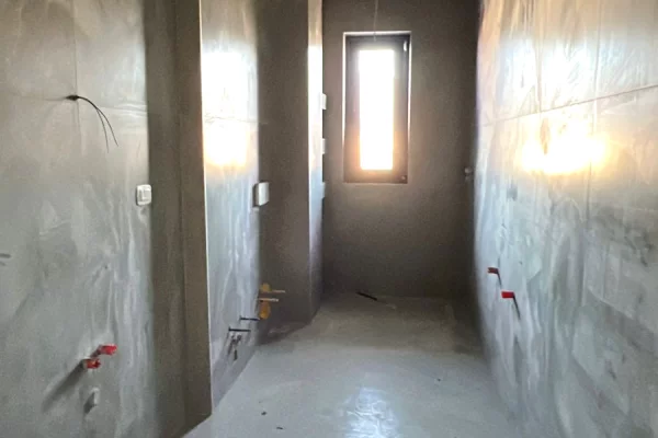 Shtepi ne shitje Apartament ne Tirane, 1+1, Mobilimi Bosh, pa mobiluar, Pagesa 210,000  Euro.