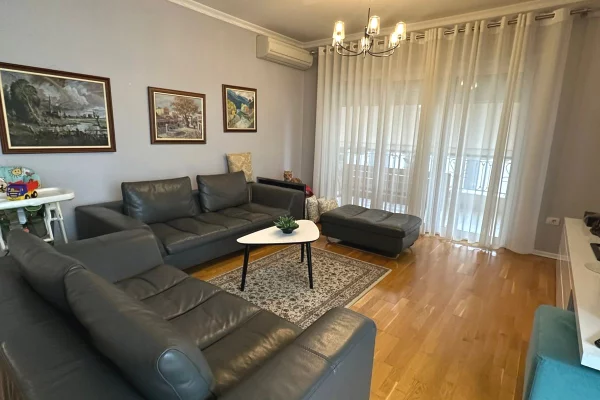 Shtepi me qera 2+1 ne Tirane - 900 Euro