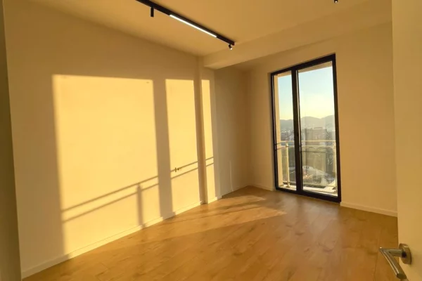 Ambient biznesi me qera 3+1 ne Tirane - 100,000 Euro