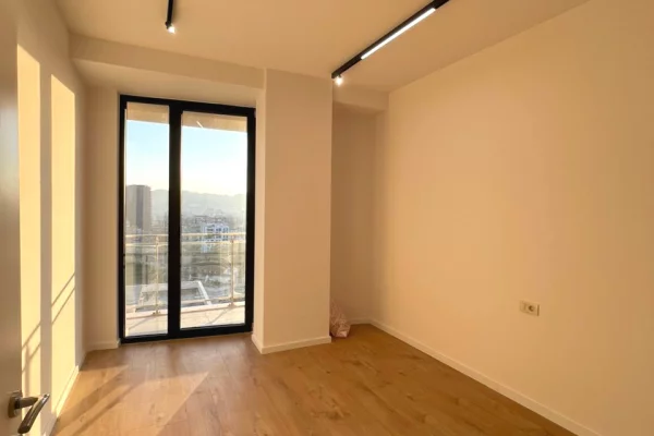 Ambient biznesi me qera 3+1 ne Tirane - 100,000 Euro