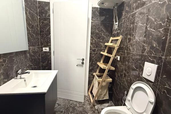 Shtepi me qera Apartament ne Tirane, 1+1, Mobilimi E mobiluar, Pagesa 1,200  Euro.