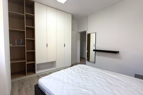 Shtepi me qera Apartament ne Tirane, 1+1, Mobilimi E mobiluar, Pagesa 1,200  Euro.