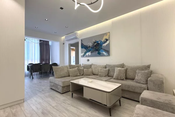 Shtepi me qera 3+1 ne Tirane - 1,250 Euro