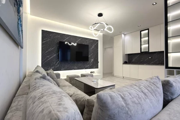 Shtepi me qera 3+1 ne Tirane - 1,250 Euro