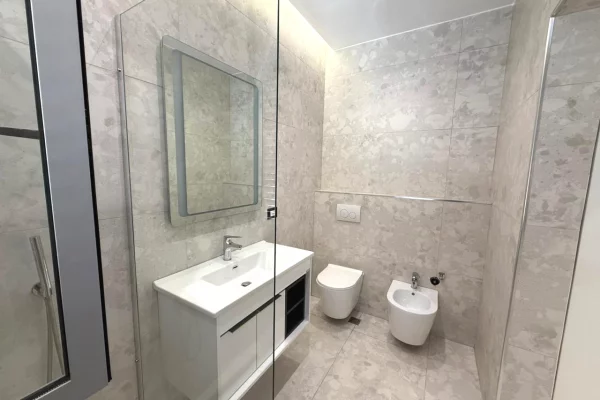 Shtepi me qera Apartament ne Tirane, 3+1, Mobilimi E mobiluar, Pagesa 1,250  Euro.