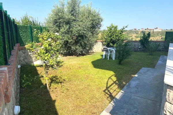 Shtepi me qera Vila Luksoze ne Tirane, 4+1, Mobilimi E mobiluar, Pagesa 1,200  Euro.