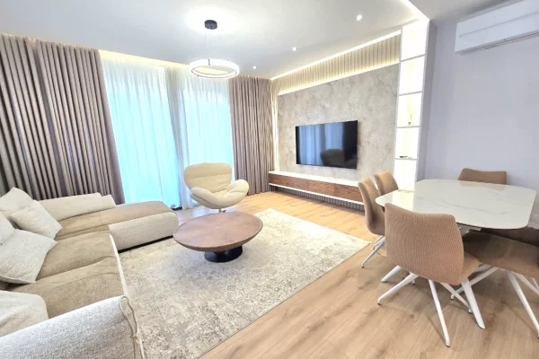 Shtepi me qera 2+1 ne Tirane - 1,000 Euro