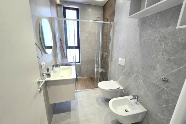 Shtepi me qera Apartament ne Tirane, 2+1, Mobilimi E mobiluar, Pagesa 1,000  Euro.