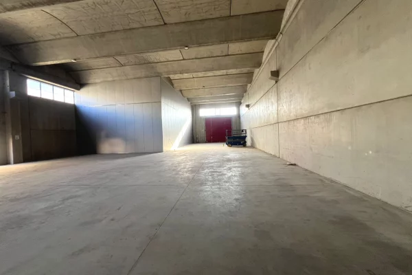 Ambient biznesi me qera 4+1 ne Tirane - 4,000 Euro