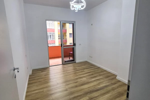 Shtepi ne shitje Apartament ne Tirane, 2+1, Mobilimi Bosh, pa mobiluar, Pagesa 120,000  Euro.