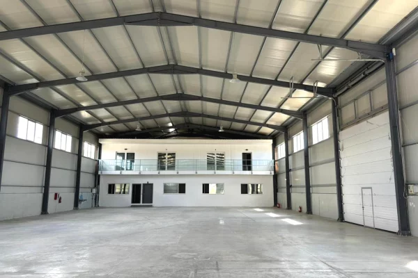 Ambient biznesi me qera 4+1 ne Tirane - 500,000 Leke