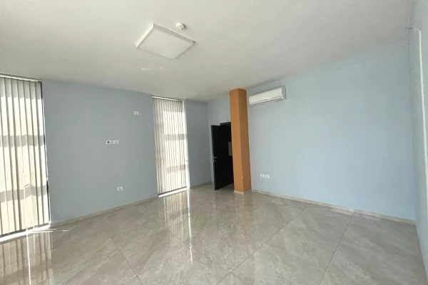 📣Jepet Kapanon industrial me qira ne Vore🔑