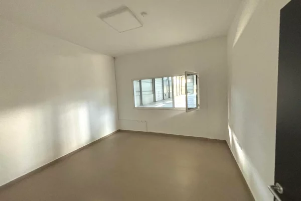 Ambient biznesi me qera 4+1 ne Tirane - 500,000 Leke