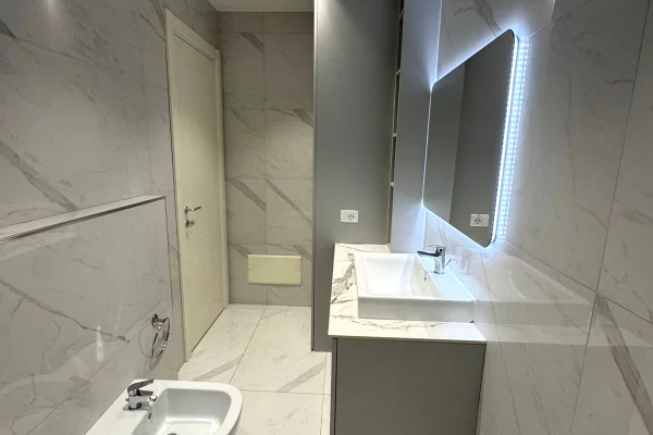 Shtepi ne shitje Apartament ne Tirane, 2+1, Mobilimi E mobiluar, Pagesa 410,000  Euro.