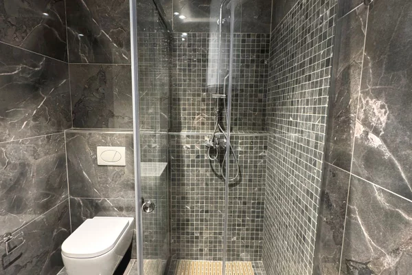 Shtepi ne shitje Apartament ne Tirane, 2+1, Mobilimi E mobiluar, Pagesa 410,000  Euro.