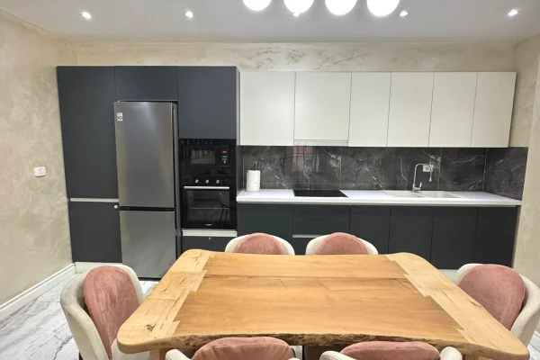 Shtepi ne shitje Apartament ne Tirane, 2+1, Mobilimi E mobiluar, Pagesa 410,000  Euro.