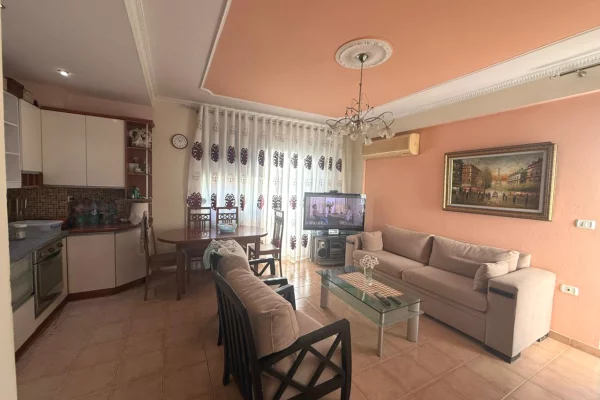 Shtepi ne shitje Apartament ne Tirane, 2+1, Mobilimi E mobiluar, Pagesa 250,000  Euro.